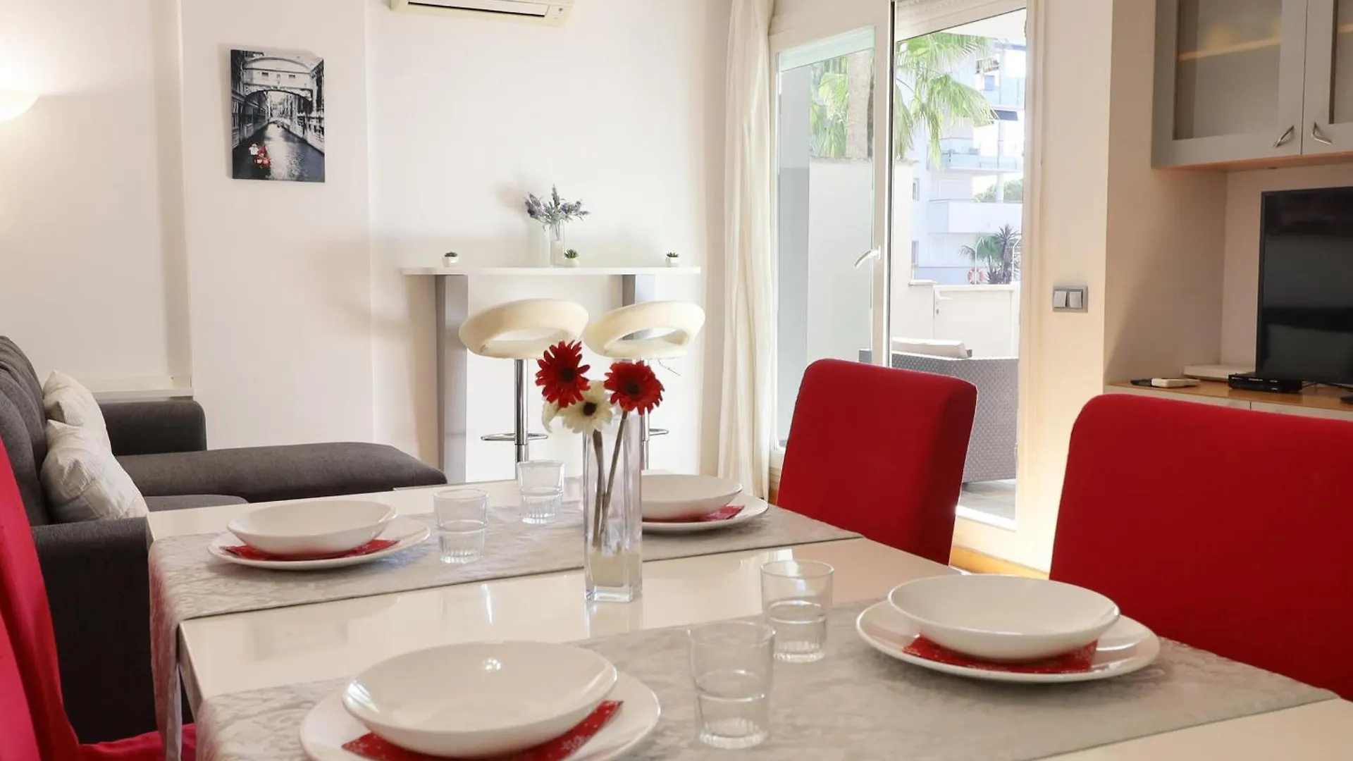 Alquiler Apartamento En Residencial Porto Marina,Roses, Para Los Amantes De La Bicicleta, El Running, Los Paseos, El Sol Y El Relax Junto A La Piscina, Un Entorno De Parques Naturales, Playas Y Ambiente Vacacional - Es-366-1 0*, Roses Spanien