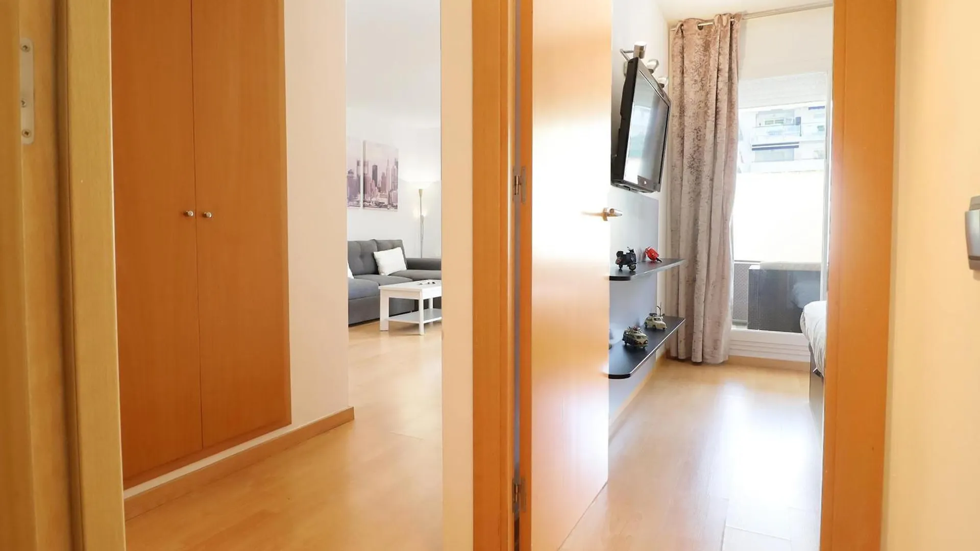 Lejlighed Alquiler Apartamento En Residencial Porto Marina,Roses, Para Los Amantes De La Bicicleta, El Running, Los Paseos, El Sol Y El Relax Junto A La Piscina, Un Entorno De Parques Naturales, Playas Y Ambiente Vacacional - Es-366-1