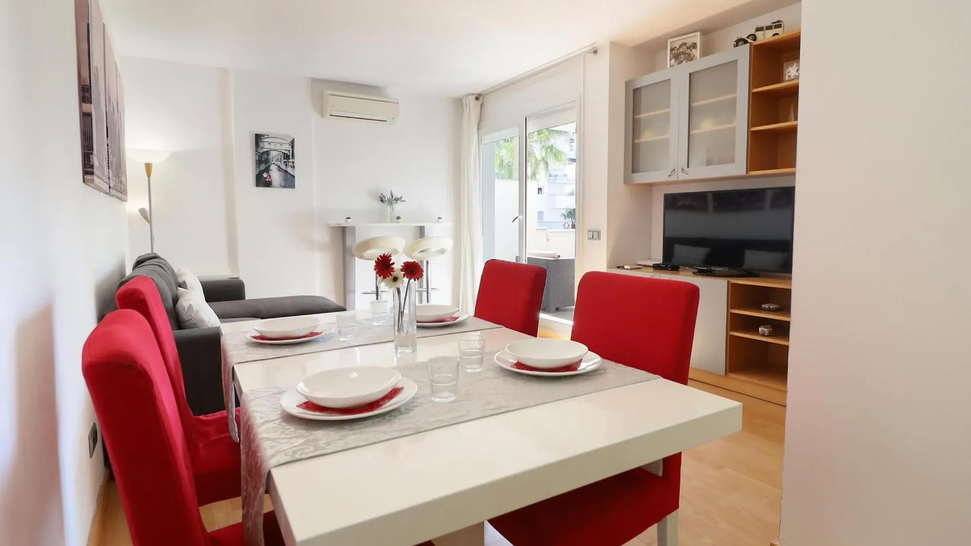 Alquiler Apartamento En Residencial Porto Marina,Roses, Para Los Amantes De La Bicicleta, El Running, Los Paseos, El Sol Y El Relax Junto A La Piscina, Un Entorno De Parques Naturales, Playas Y Ambiente Vacacional - Es-366-1 Lejlighed Roses